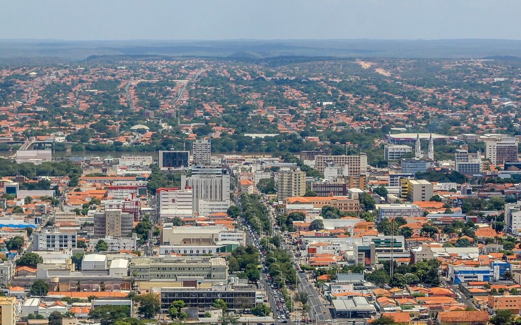 Brasil: áreas urbanas em regiões de risco crescem mais rápido que urbanização total entre 1985 e 2024